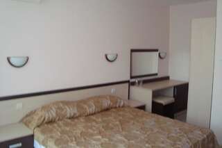 Отель Hotel Astra Равда Двухместный номер с 1 кроватью или 2 отдельными кроватями-1
